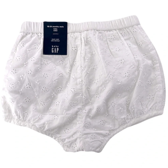 NWT Gap Baby/ Girls 18-24 months/ white laser cut flower cotton shorts/ Bloomers - Picture 1 of 4